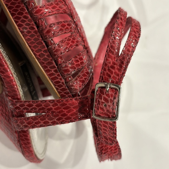 Heels - Picture 9 of 11